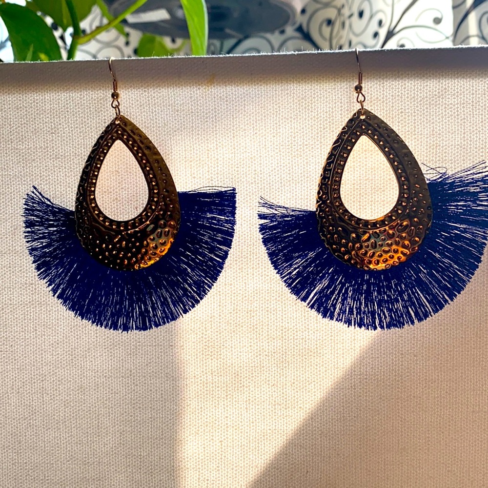 Beautiful blue & gold fan earrings!!